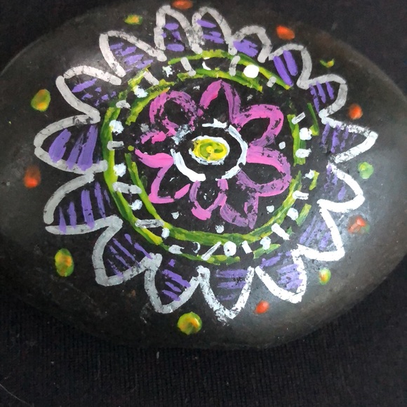 MANDALA HAND PAINTED ROCK - Picture 4 of 5